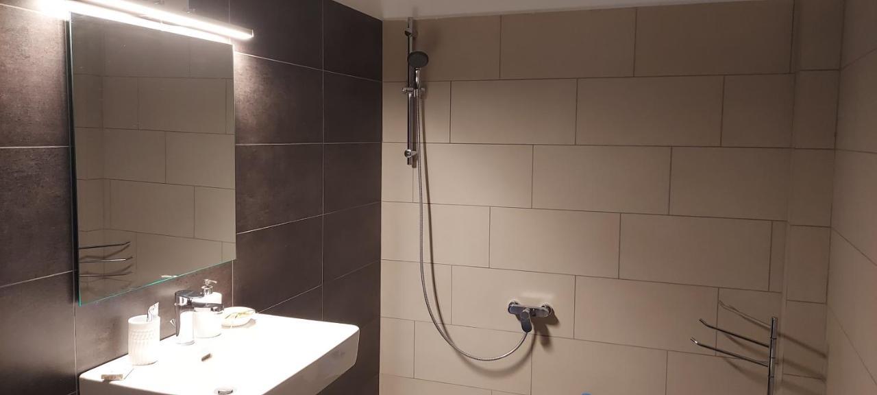 Aqua Apartment Артемида Екстериор снимка