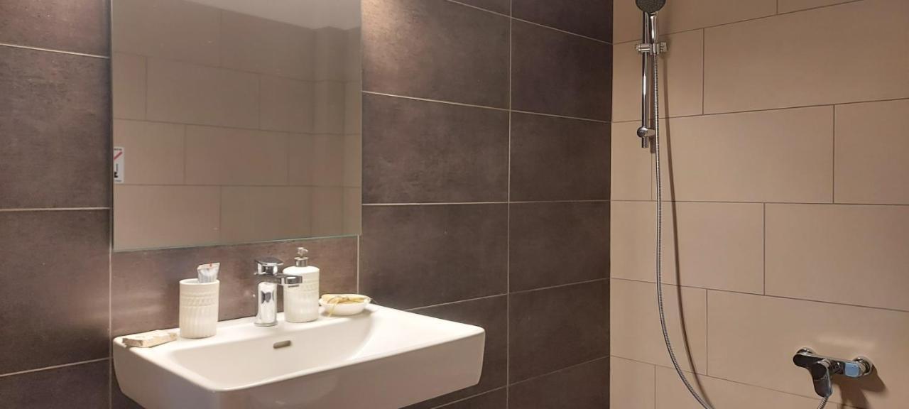 Aqua Apartment Артемида Екстериор снимка