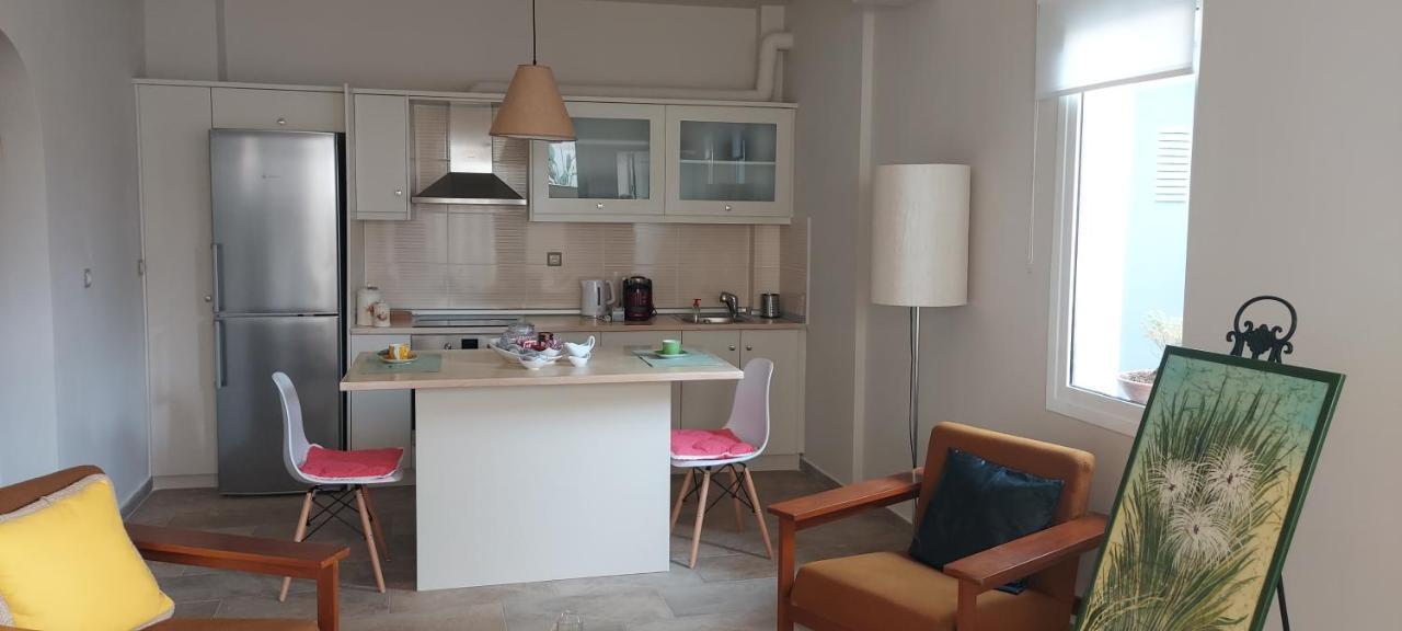 Aqua Apartment Артемида Екстериор снимка